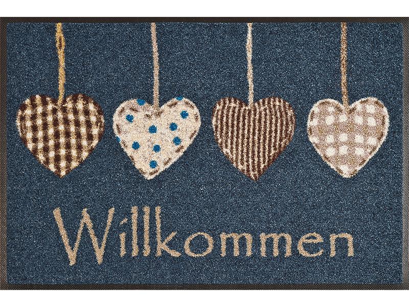 Fußmatte mit Herzen und Schrift "Willkommen"